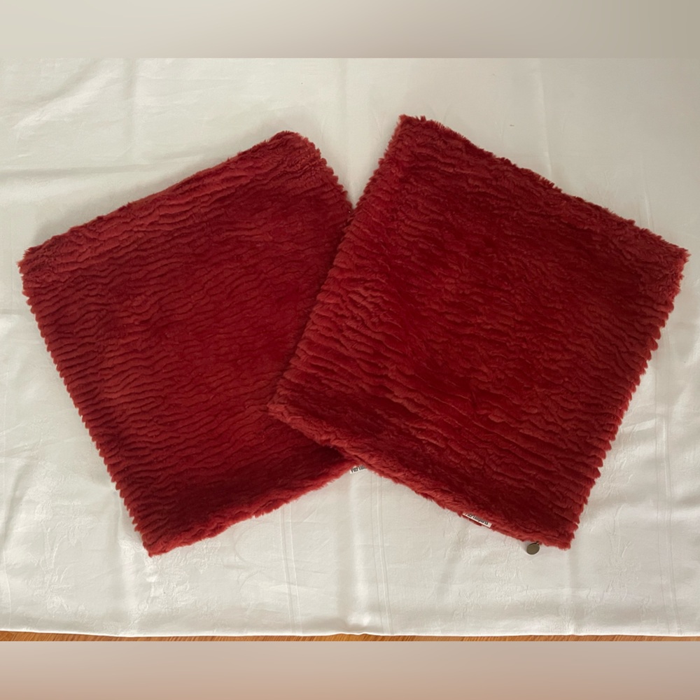 Pier 1 Burgundy Red Faux Fur Throw Pillow Covers Zip Fuzzy 18”x18” Set of 2
